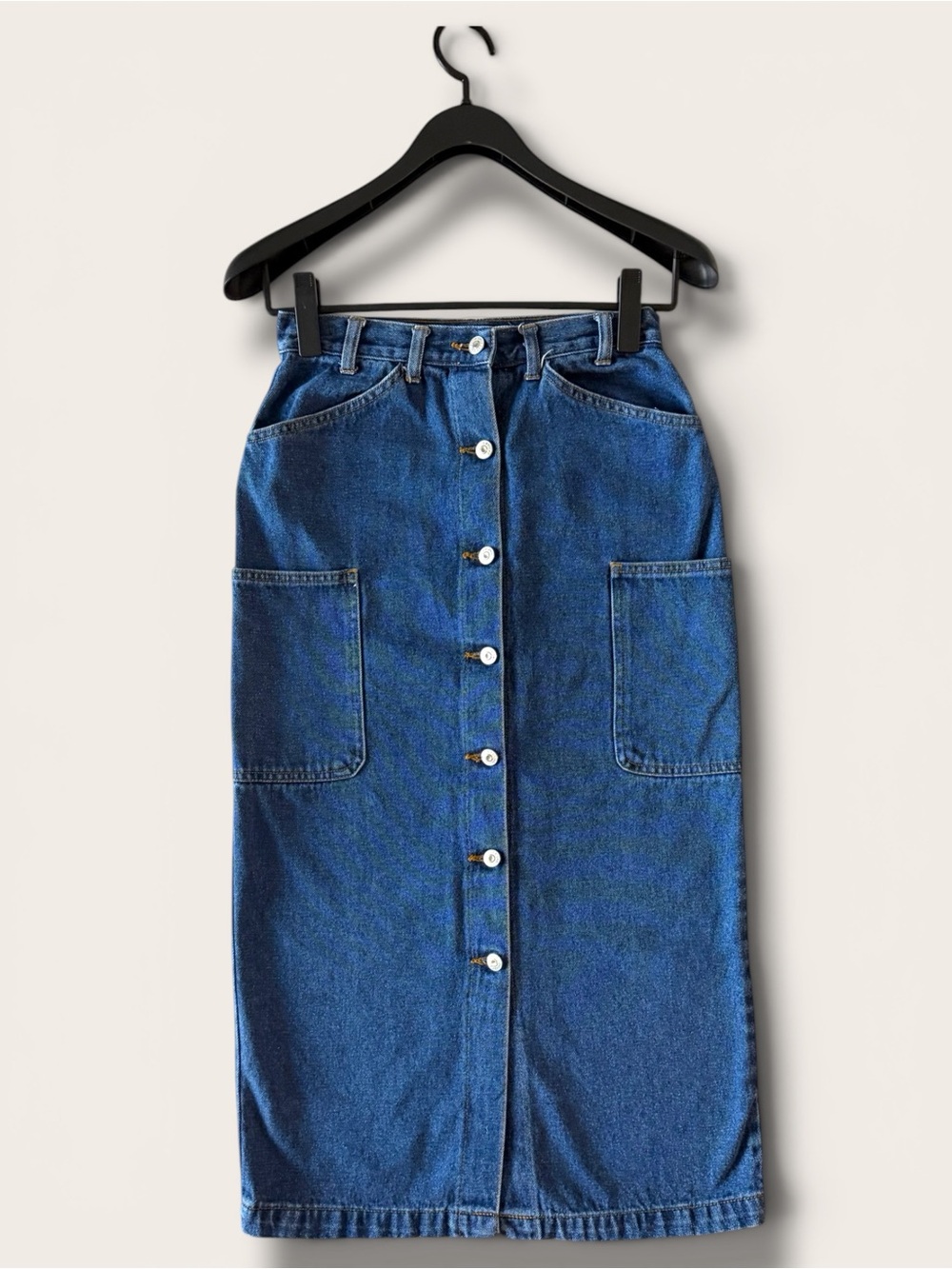 Button-Front Denim Midi Skirt in Deep Blue VNT